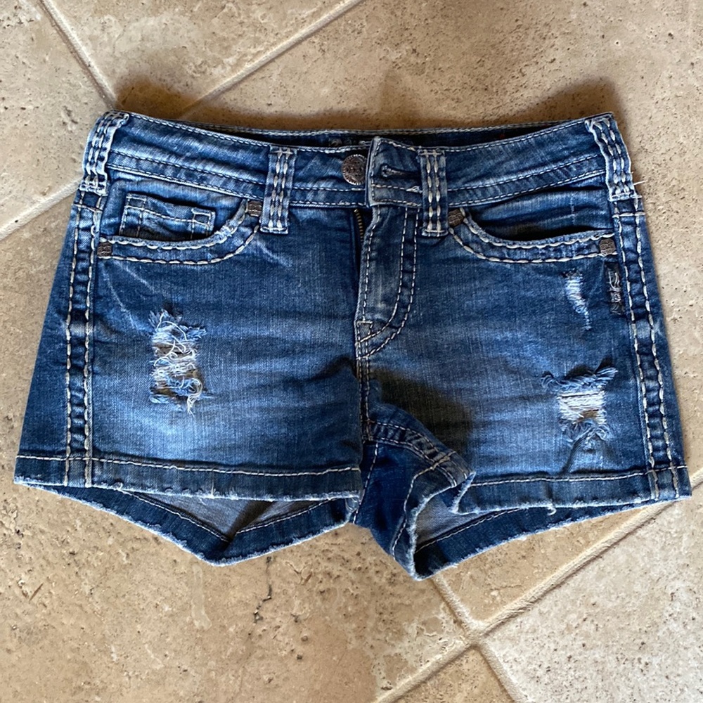 Size 26 Silver Jeans Aiko 3” rise Mid Short